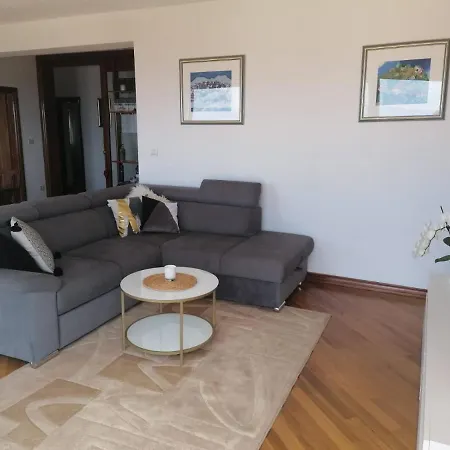 Niki Apartament *